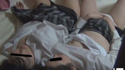 JK隠撮 寝てる友達の横でドキドキひとりエッチ1