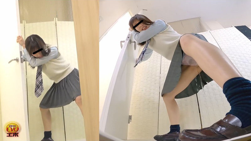 我慢限界!!足止めをくらった女学生のおしっこ漏らし3
